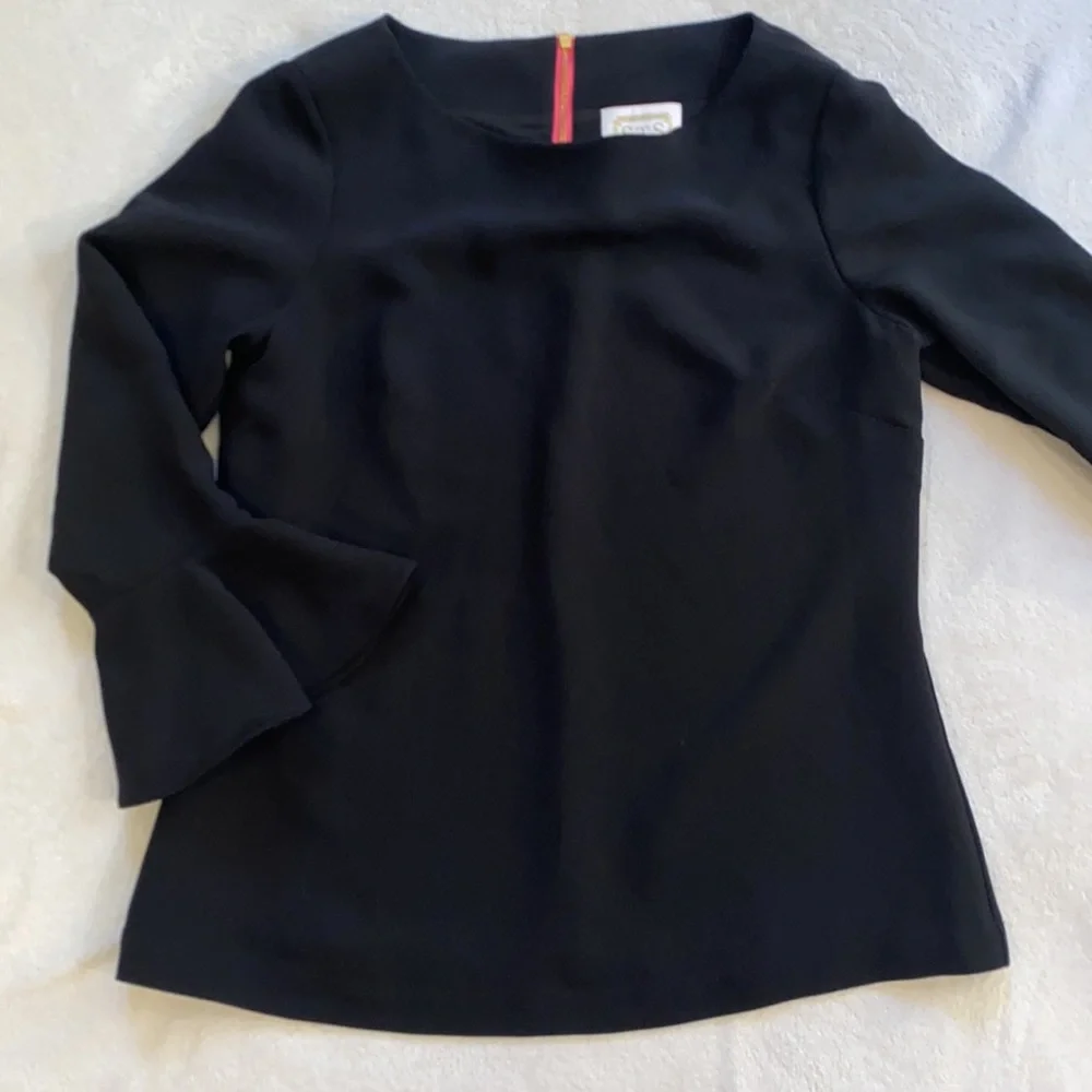 Sail to Sable black flutter bell  sleeve top w/pink accent zipper Sz M EUC - Picture 2 of 8